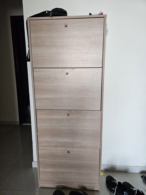 Shoe cabinet