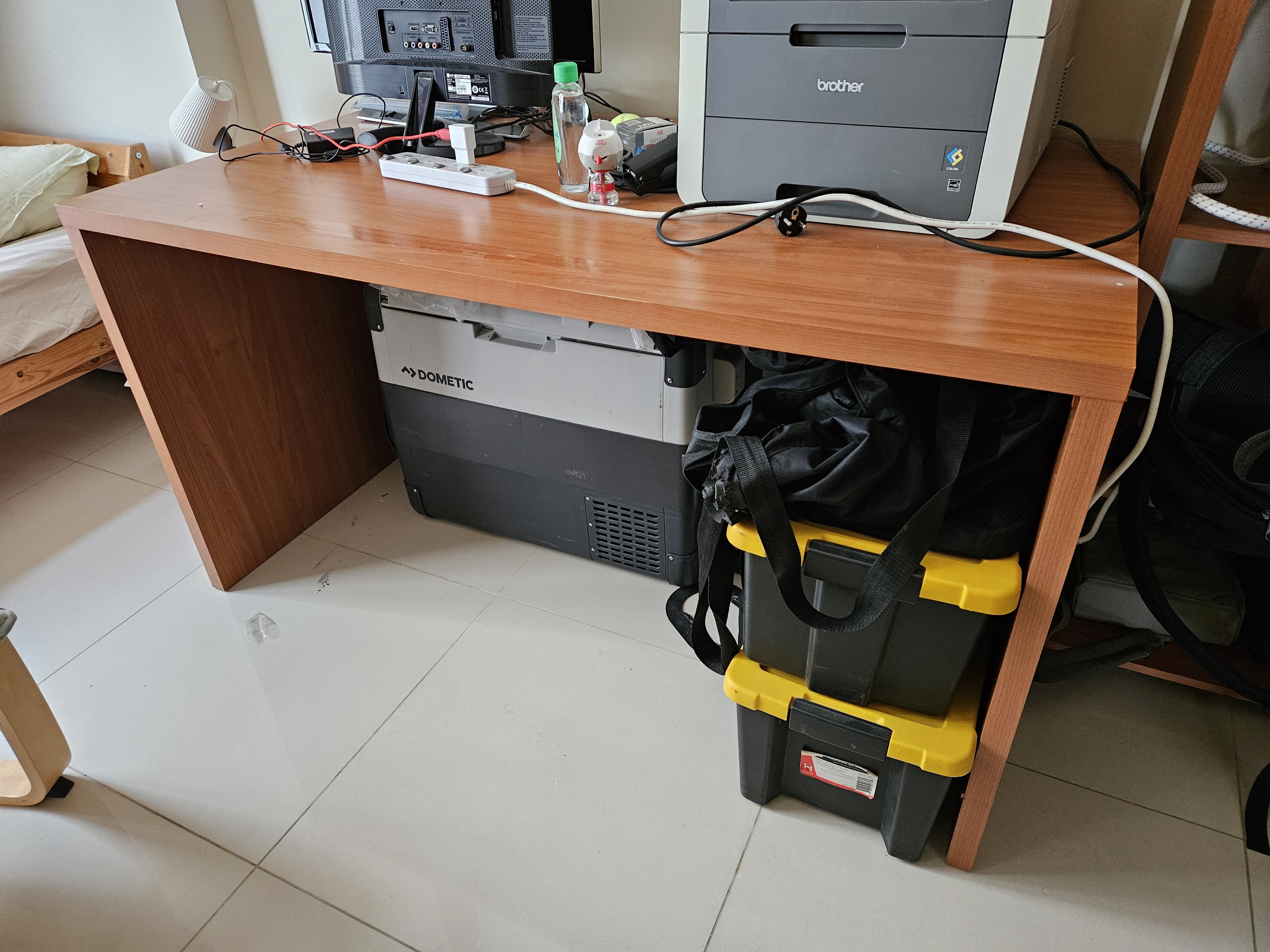 Desk (2x available)