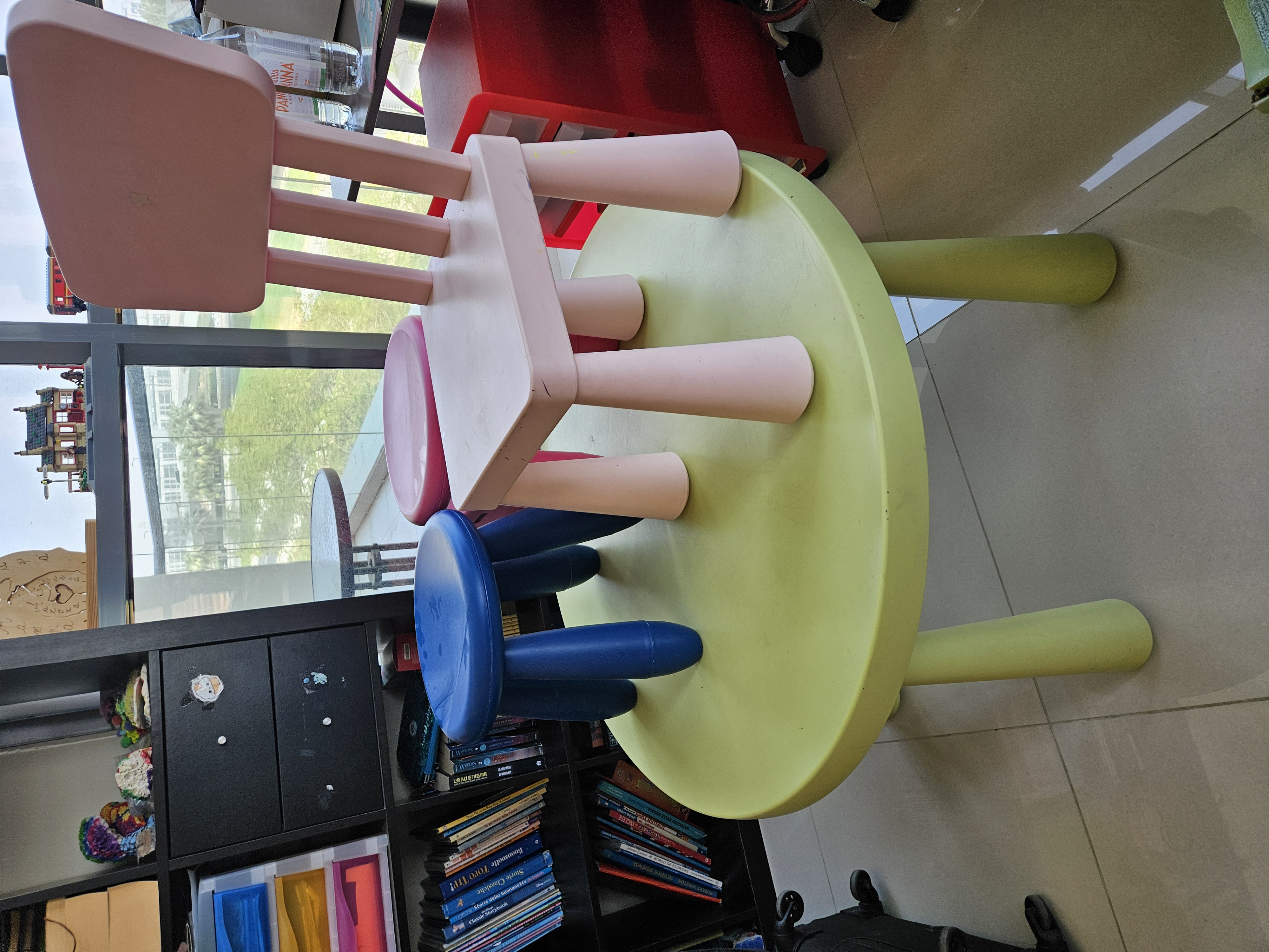Kids table & chairs
